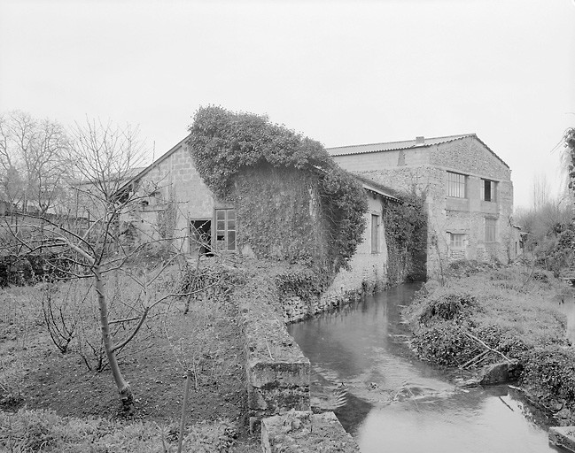 Façade nord ouest et façade sud ouest le long de la Boivre.