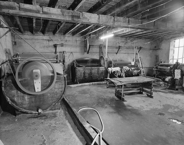 Intérieur, salle des coudreuses.