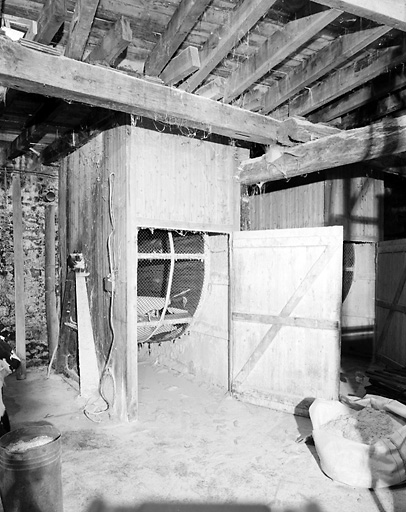 Intérieur, roue à battre.