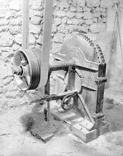 Intérieur, doleuse et défonceuse de marque Mercier frères, Annonay.
