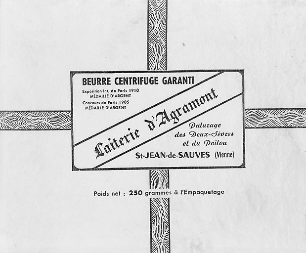 Emballage de beurre centrifugé.