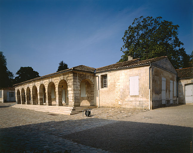 Corps de garde au sud ouest.