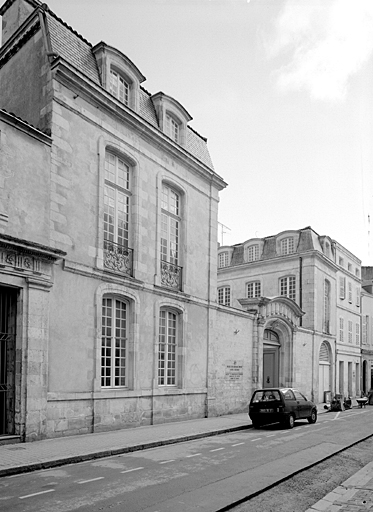 Vue d'ensemble, élévation sur rue.