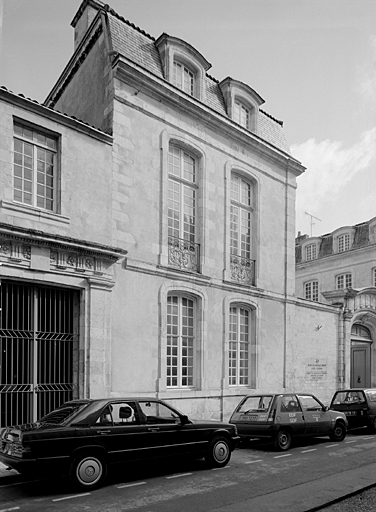 Aile gauche, élévation sur rue.