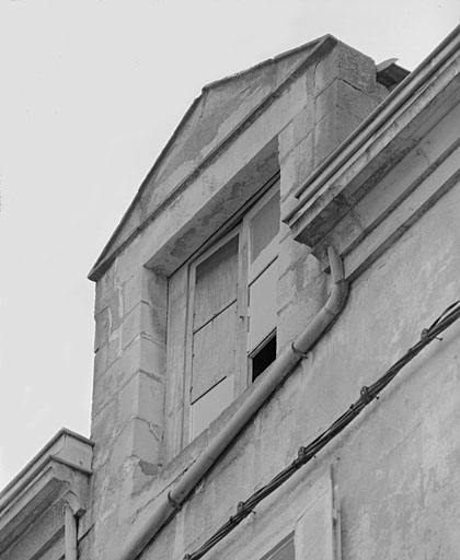 Lucarne.