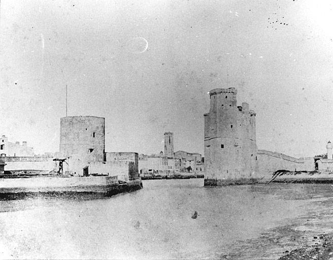 Tours Saint Nicolas et de la Chaîne, élévations sud, photographie antérieure aux restaurations de la fin du XIXe siècle.