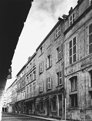 Corps de bâtiment principal, élévation sud sur rue.