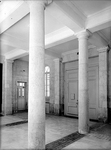 Corps de bâtiment ouest, hall d'entrée.
