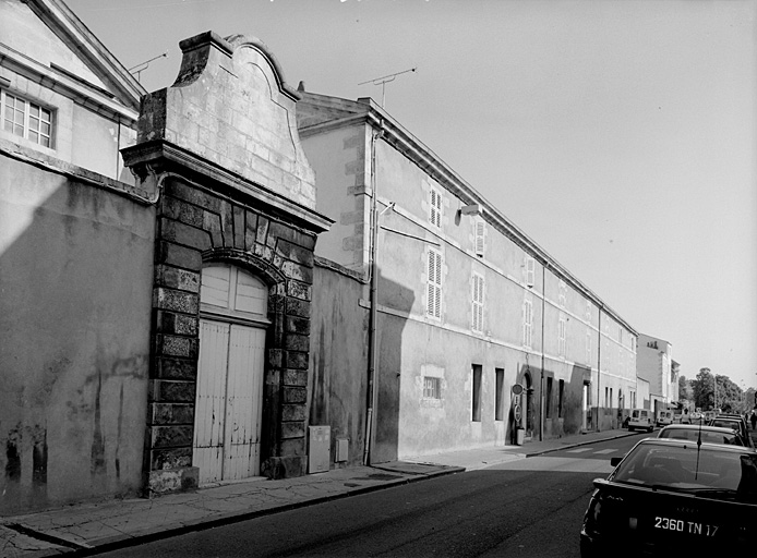 Elévation sur rue, à l'est.