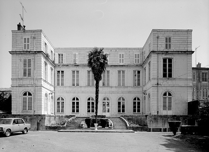 Elévations postérieures sur jardin.