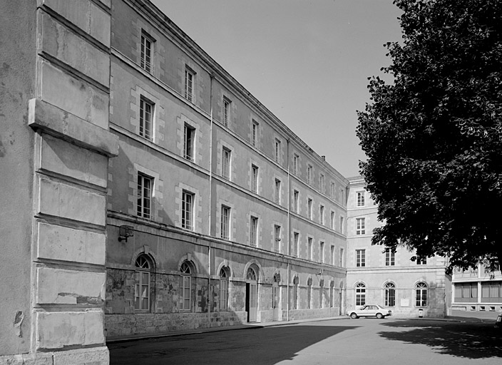Corps principal, élévation postérieure.