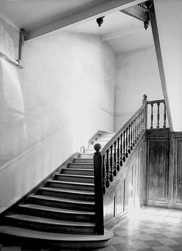 Aile est, escalier vu du rez-de-chaussée.