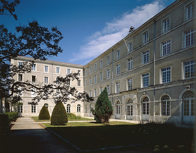 Corps principal et aile ouest, élévations antérieures.