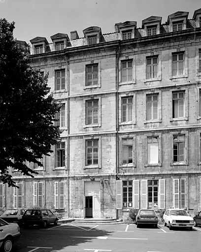 Bâtiment principal, élévation postérieure est, détail de l'avant corps.