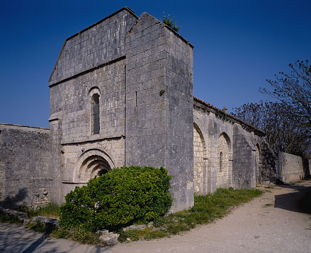 Vue générale de l'église.