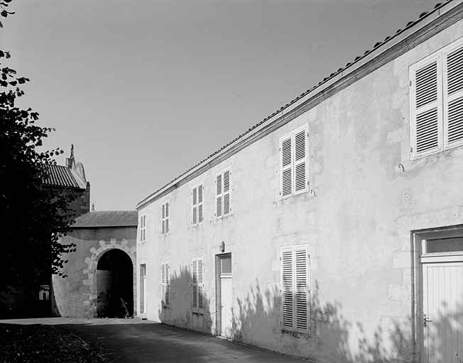 Corps de bâtiment à l'ouest de la cour nord, élévation est.