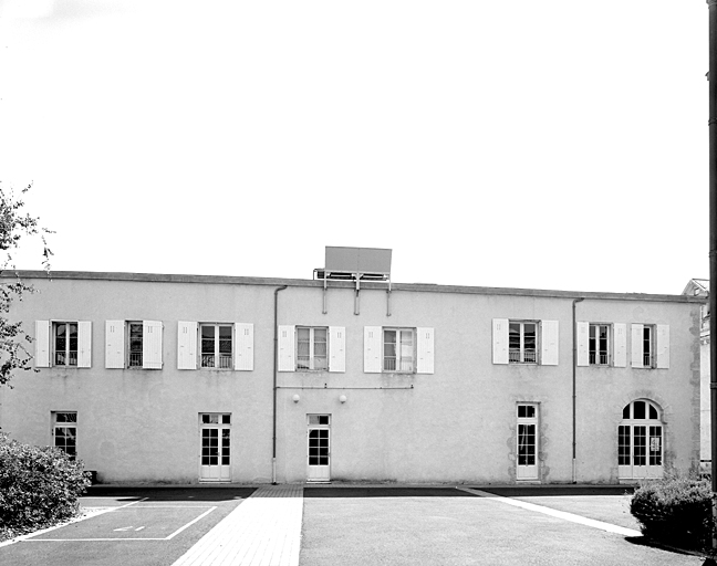 Corps de bâtiment central, à l'est de la chapelle, élévation est.