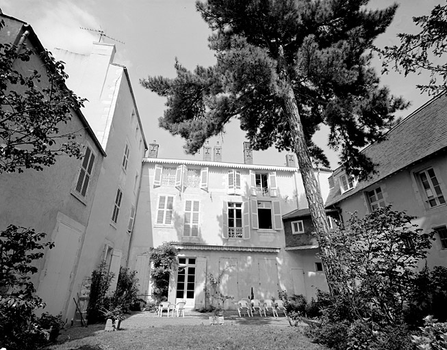 Elévations sud sur jardin.