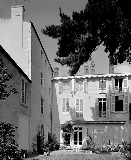 Corps de bâtiment ouest, élévations est sur jardin.