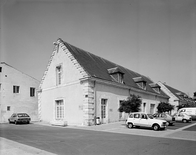 Bâtiment ouest, élévation est.