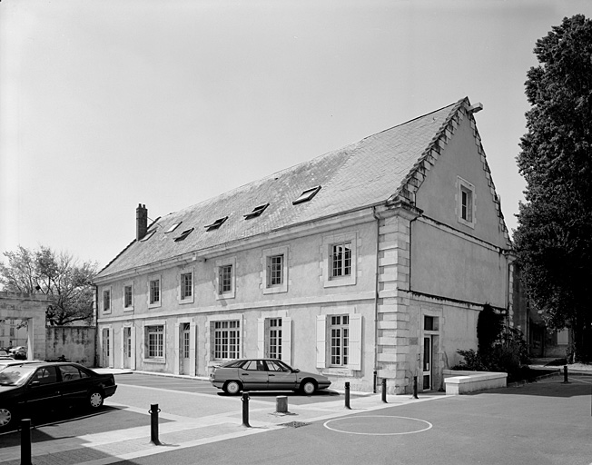 Bâtiment sud ouest, élévations nord et est.