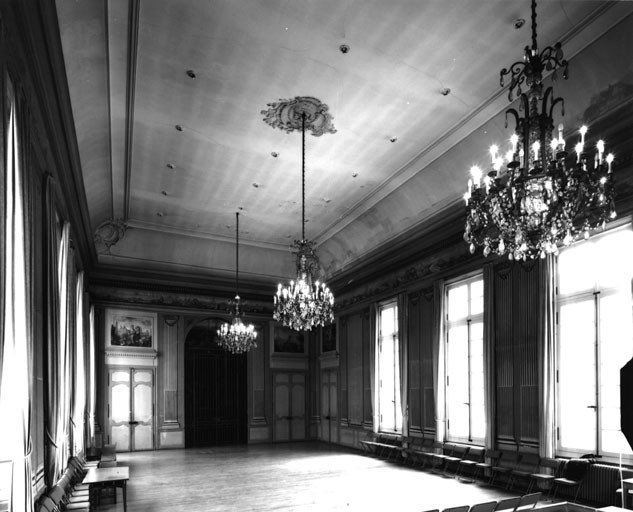 Salle haute, vue générale vers le sud.