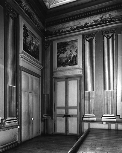 Salle haute, angle nord ouest.