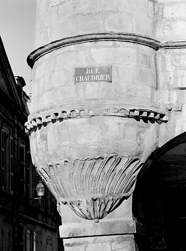 Tourelle d'angle, détail du cul de lampe.