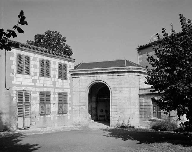 Bâtiment ouest et pavillon d'entrée, élévations sur la cour sud.
