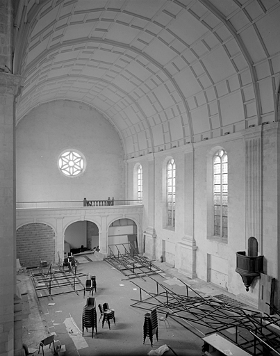 Chapelle, nef, vue vers la tribune.