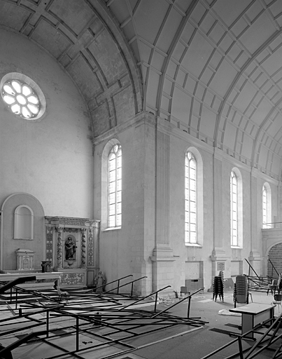 Chapelle, nef, mur sud et bras du transept.