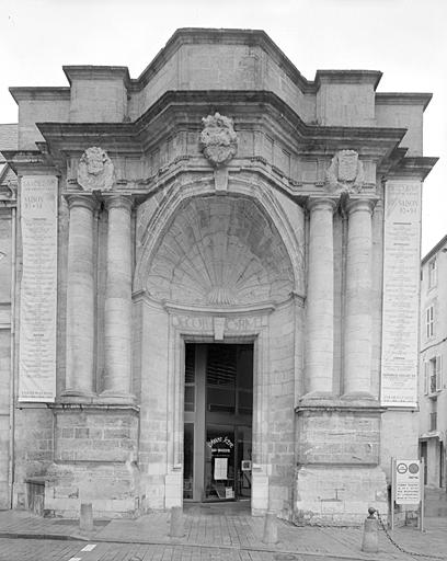 Chapelle, façade est.