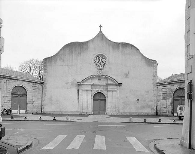 Chapelle, façade.