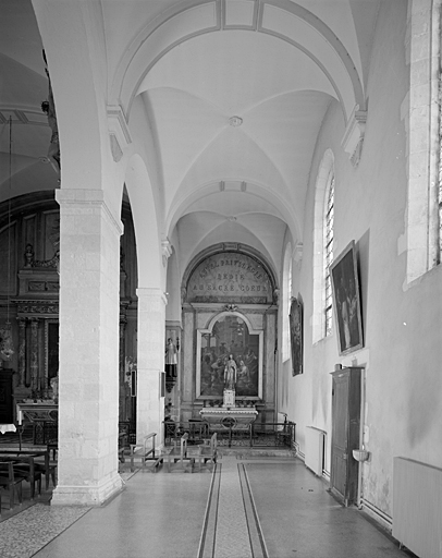 Chapelle, bas côté droit, vue vers l'autel.