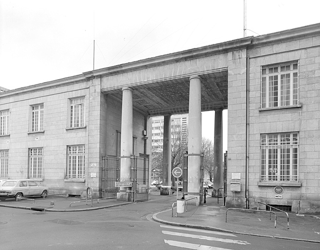 Entrée rue Thiers.