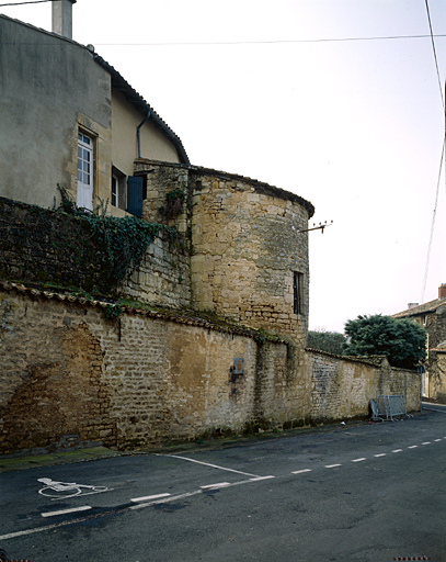 Tour de la rue des Fossés.