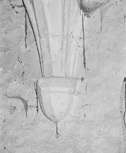 Ancienne église, chapelle, retombée d'ogives.