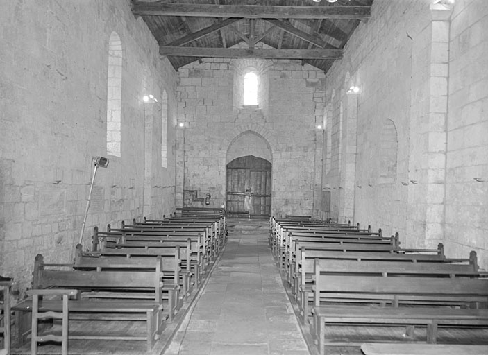 Intérieur, vue vers l'entrée.