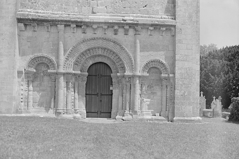 Façade, portail.
