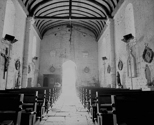 Intérieur, vue vers l'entrée.