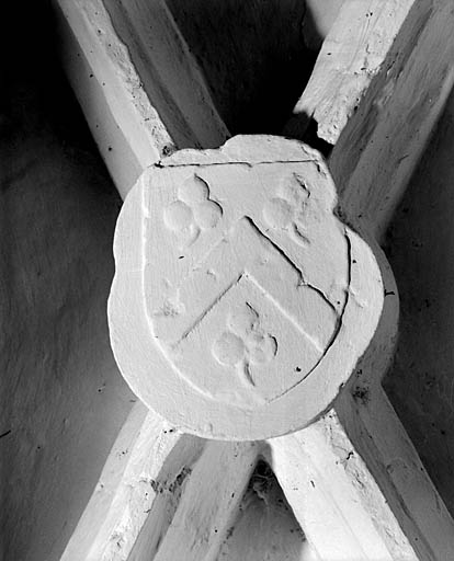 Clef de voûte de la chapelle gauche.