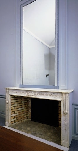 Aile sud, premier étage, salle du conseil de la Chambre de Commerce, cheminée.