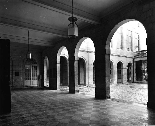 Corps central, vestibule, vu vers le sud ouest.