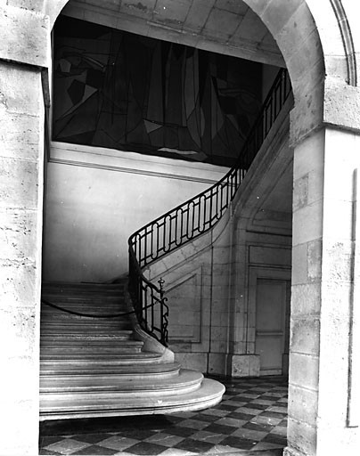 Aile sud, escalier.
