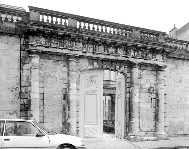 Elévation sur la rue Admyrauld, détail du portail.