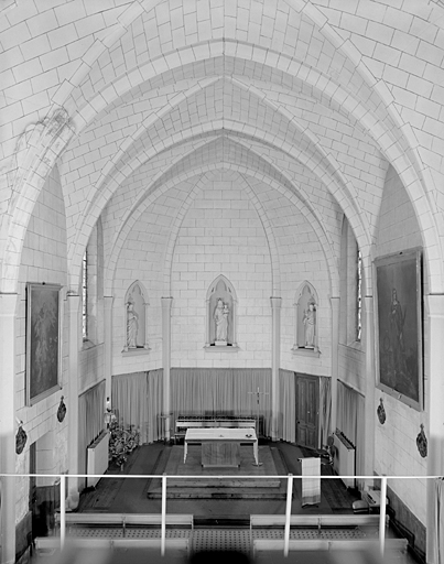 Chapelle, intérieur vu vers le choeur.