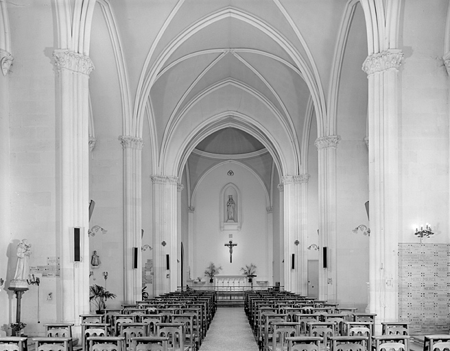 Chapelle, intérieur vu vers le choeur.