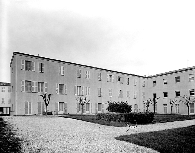 Bâtiment nord ouest, élévation sud sur cour.
