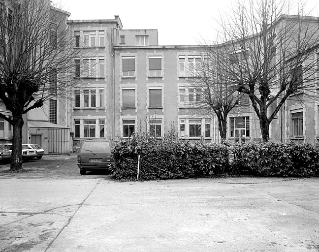 Corps de bâtiment ouest, élévation est sur cour.