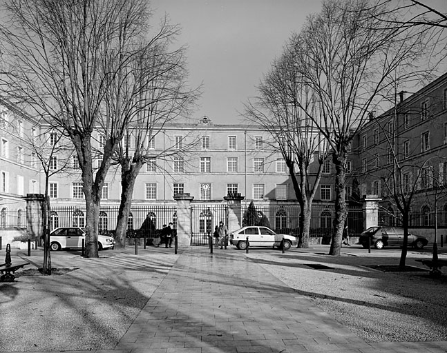 Corps principal, élévation antérieure sud.